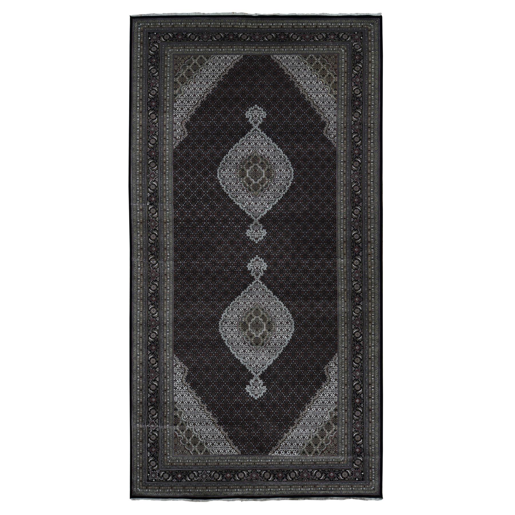 Traditional Rugs LUV789048